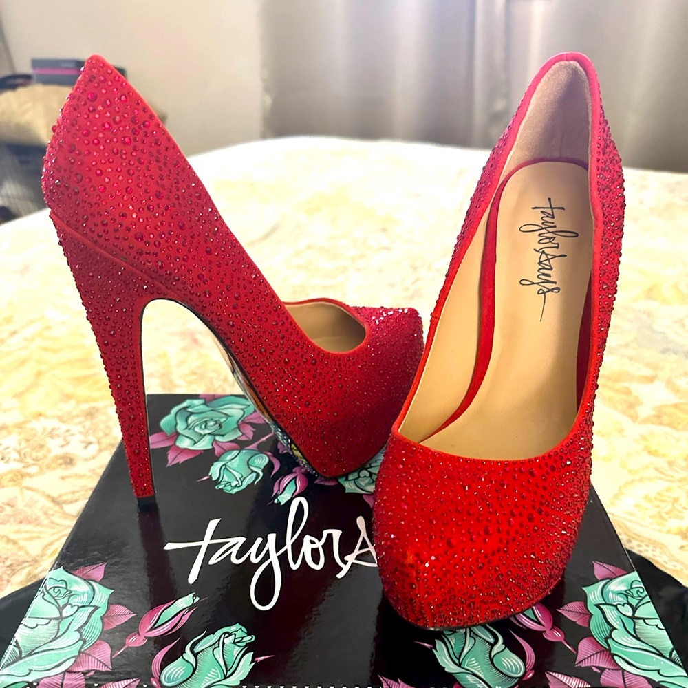 Taylor Says Topeka Ruby Stilettos (8.5)